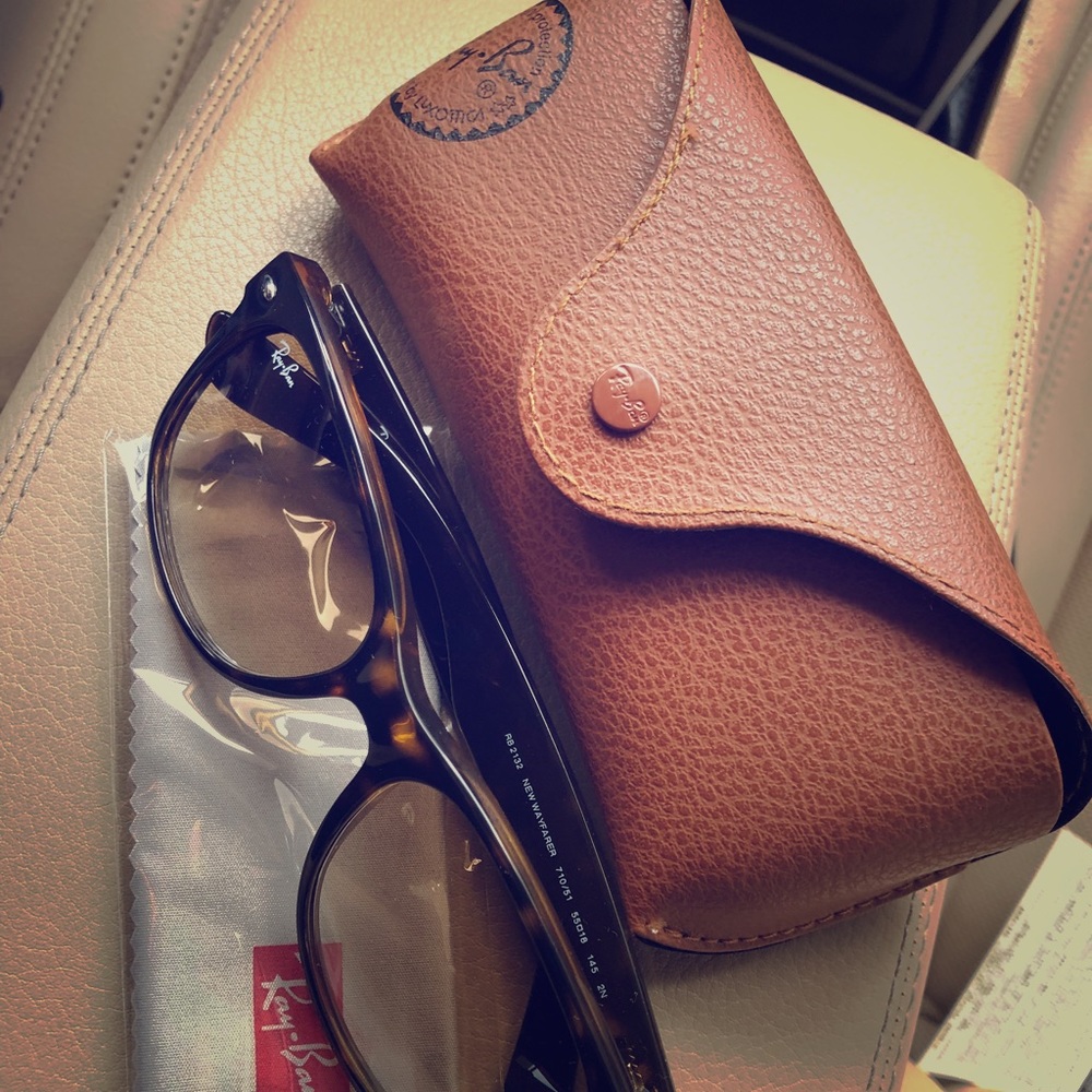 Brand new Rayban pair of sunglasses men or women